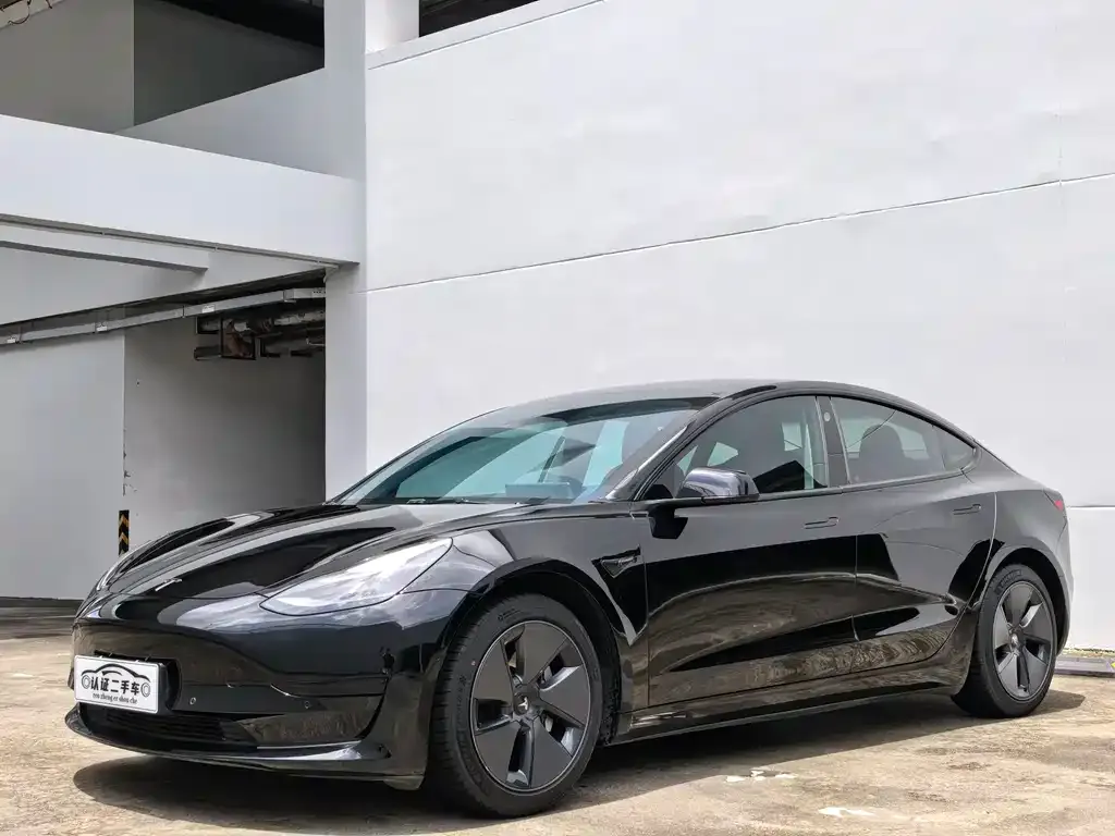 Tesla Model 3 — фото 1