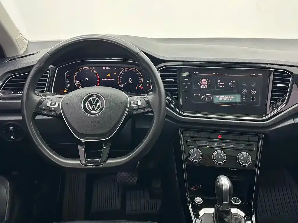 Volkswagen T-Roc — фото 9