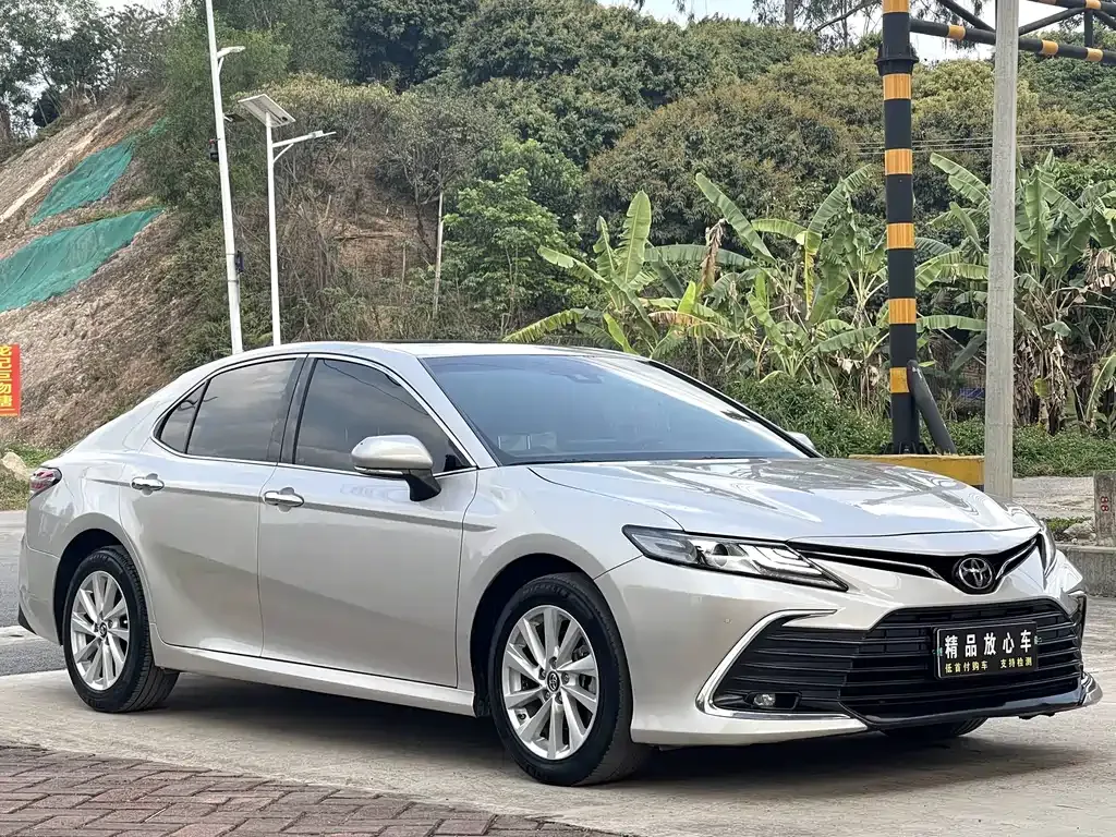 Toyota Camry — фото 3