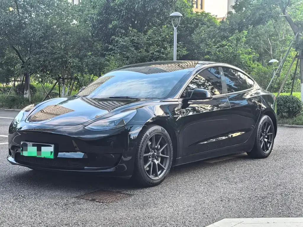 Tesla Model 3 — фото 1