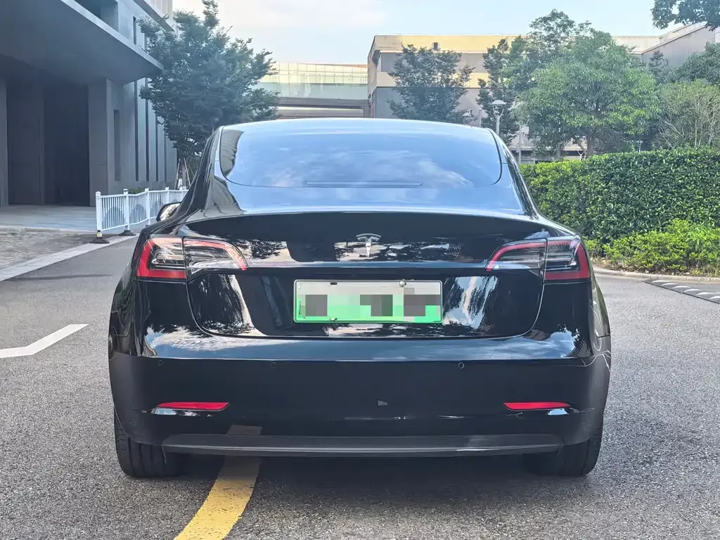 Tesla Model 3 — фото 6