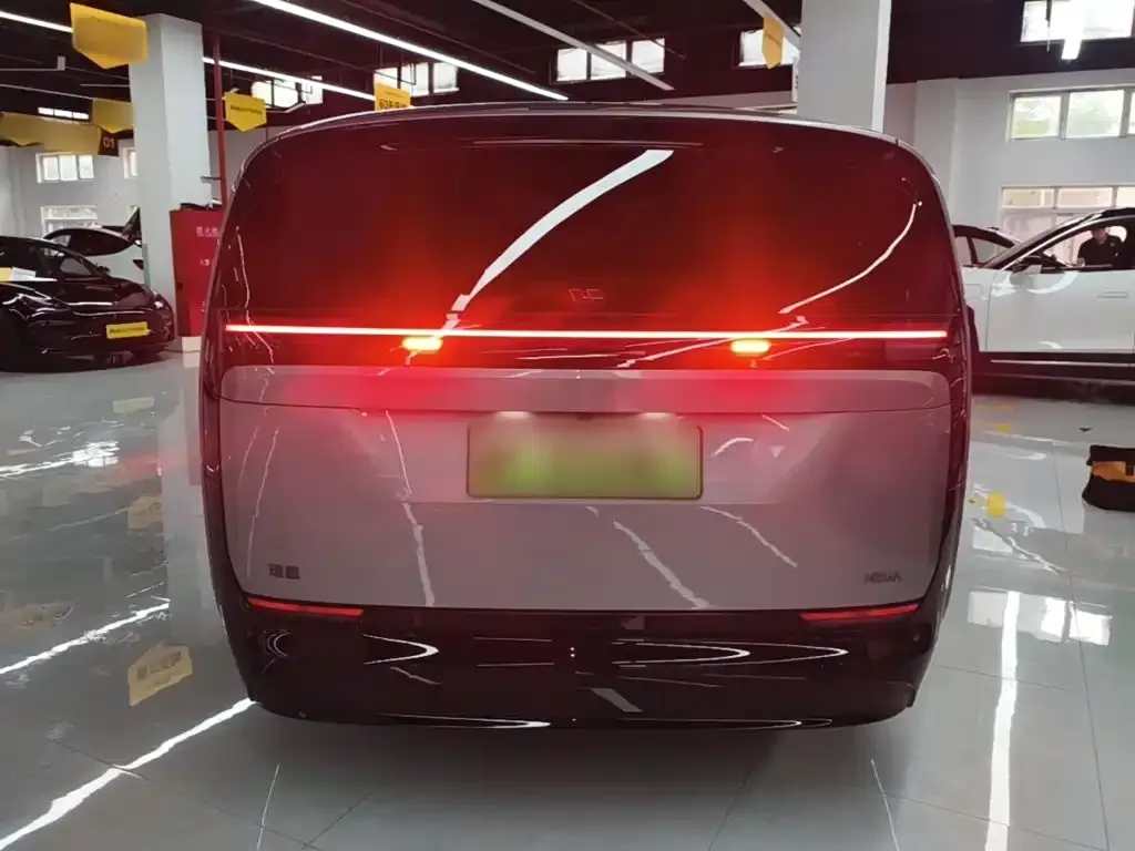 Li Auto MEGA — фото 4