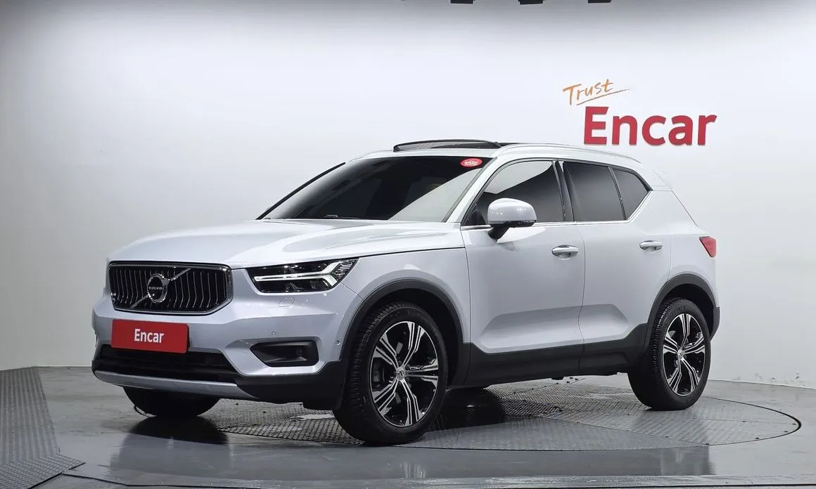 Volvo XC40 — фото 1