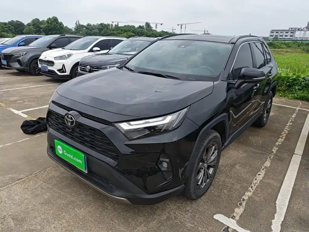 Toyota RAV4 — фото 1