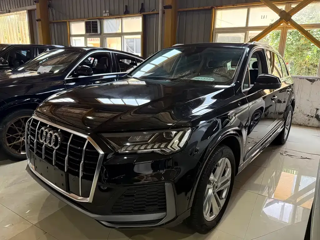 Audi Q7 — фото 1