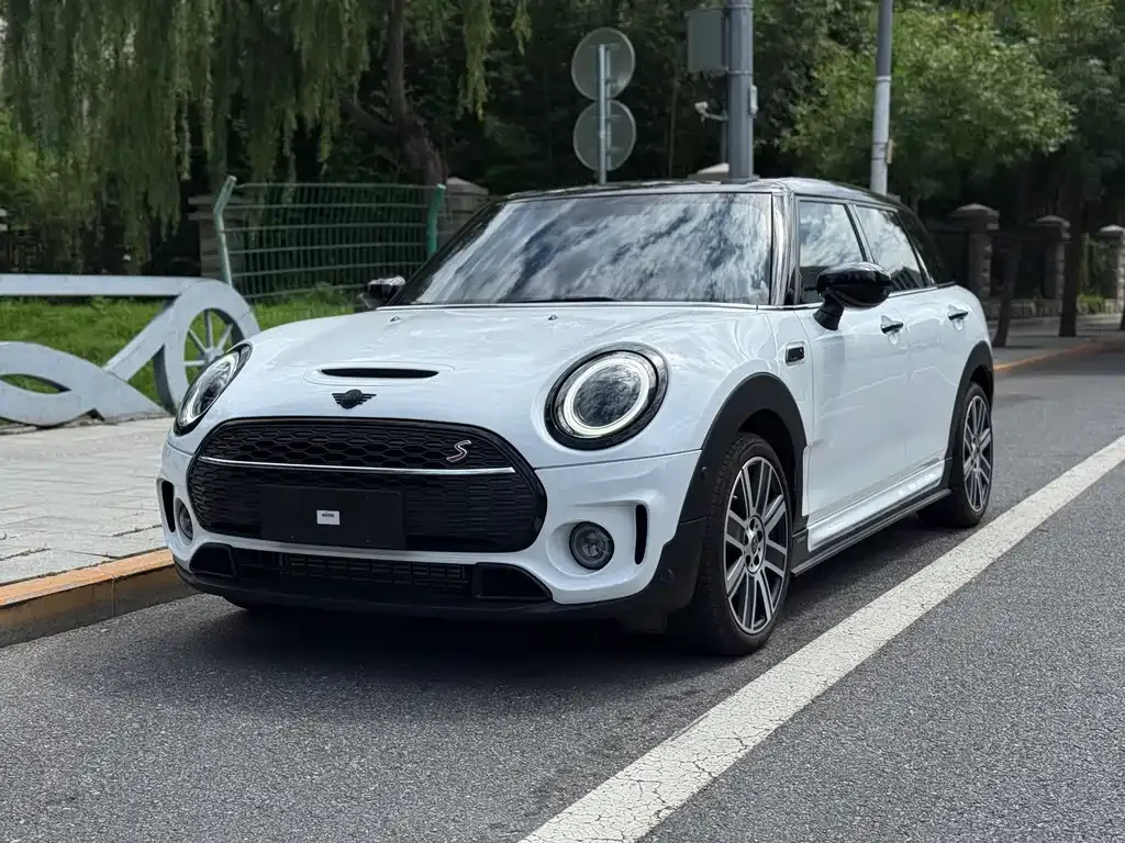 MINI Clubman — фото 1