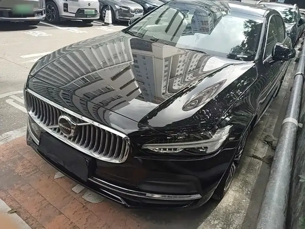 Volvo S90 — фото 1