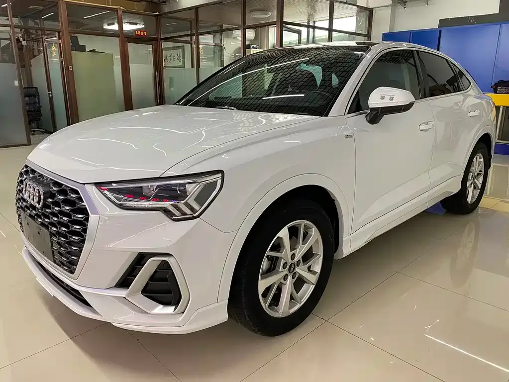 Audi Q3 Sportback — фото 1