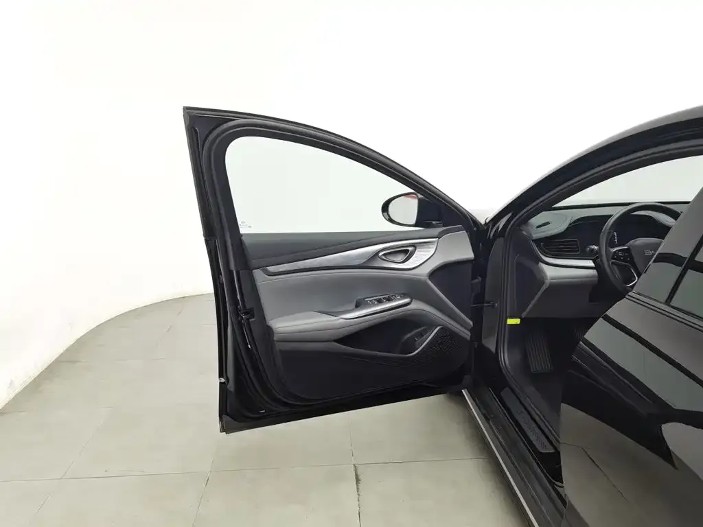 BYD Seal — фото 3
