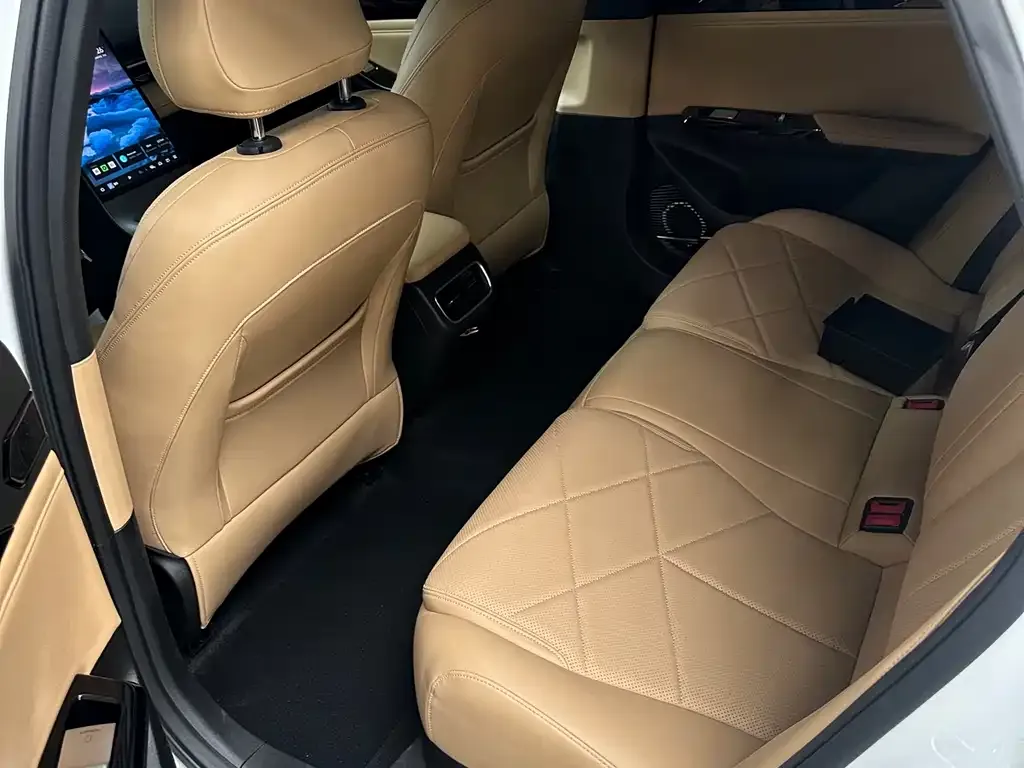 Geely Galaxy L6 — фото 2