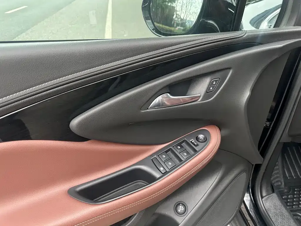 Buick Envision Plus — фото 3
