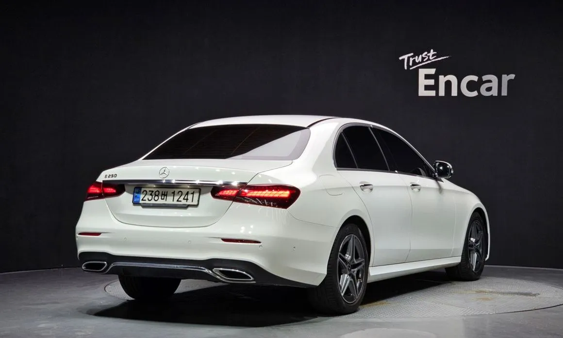 Mercedes-Benz E-Class — фото 6