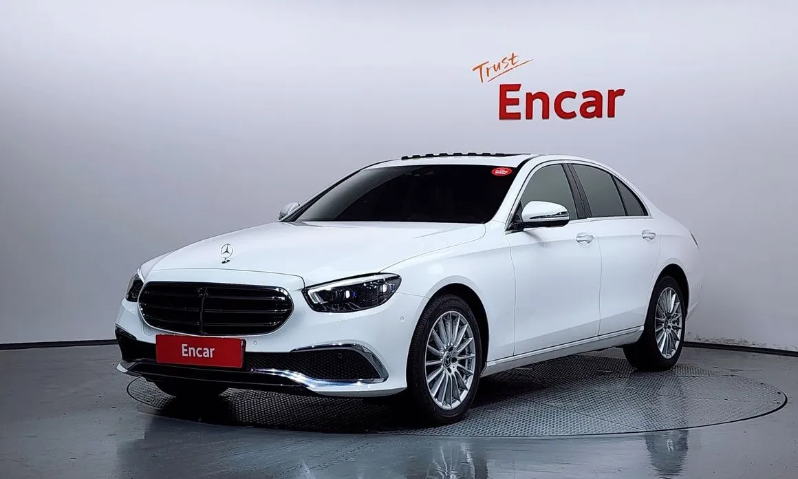 Mercedes-Benz E-Class — фото 1