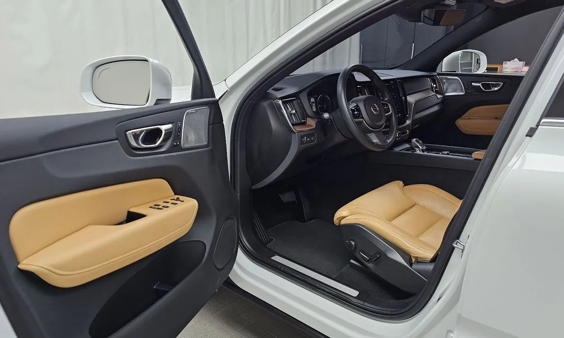 Volvo XC60 — фото 9