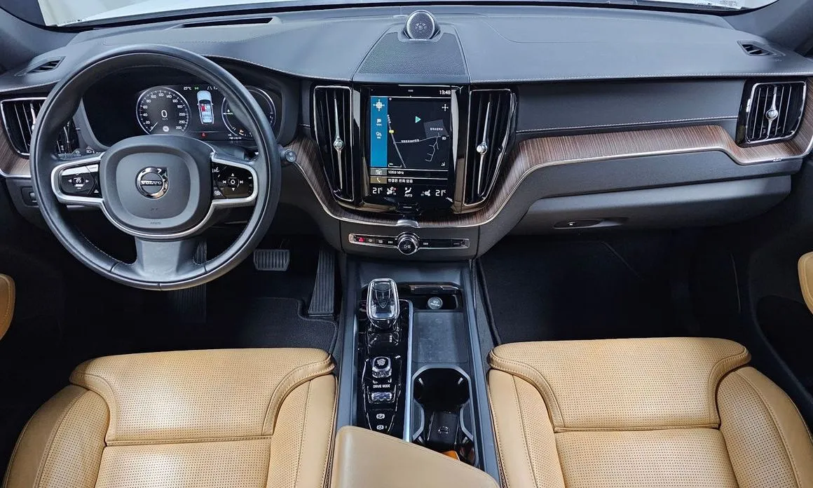 Volvo XC60 — фото 10