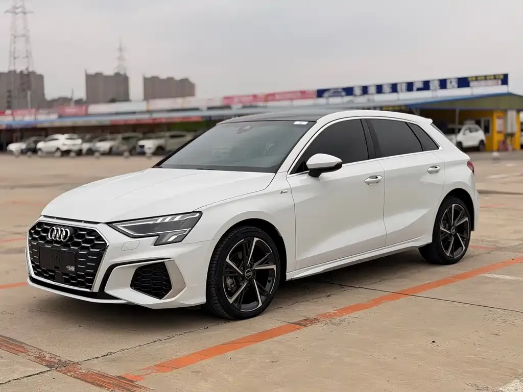 Audi A3 — фото 1