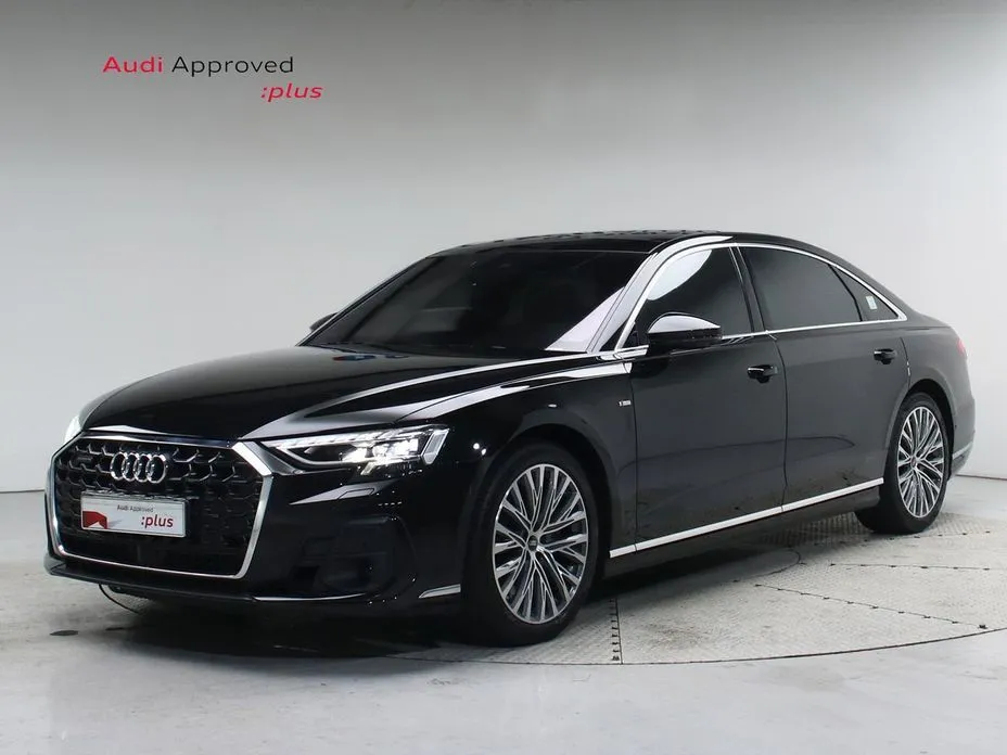 Audi A8 — фото 1