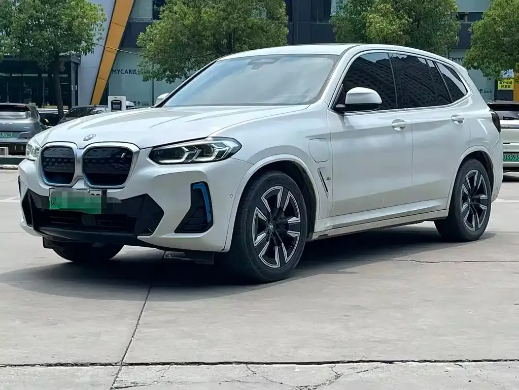 BMW iX3 — фото 1