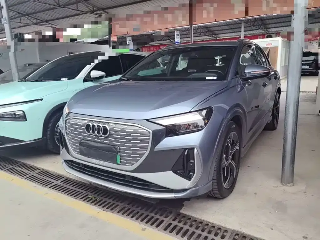 Audi Q4 e-tron — фото 1