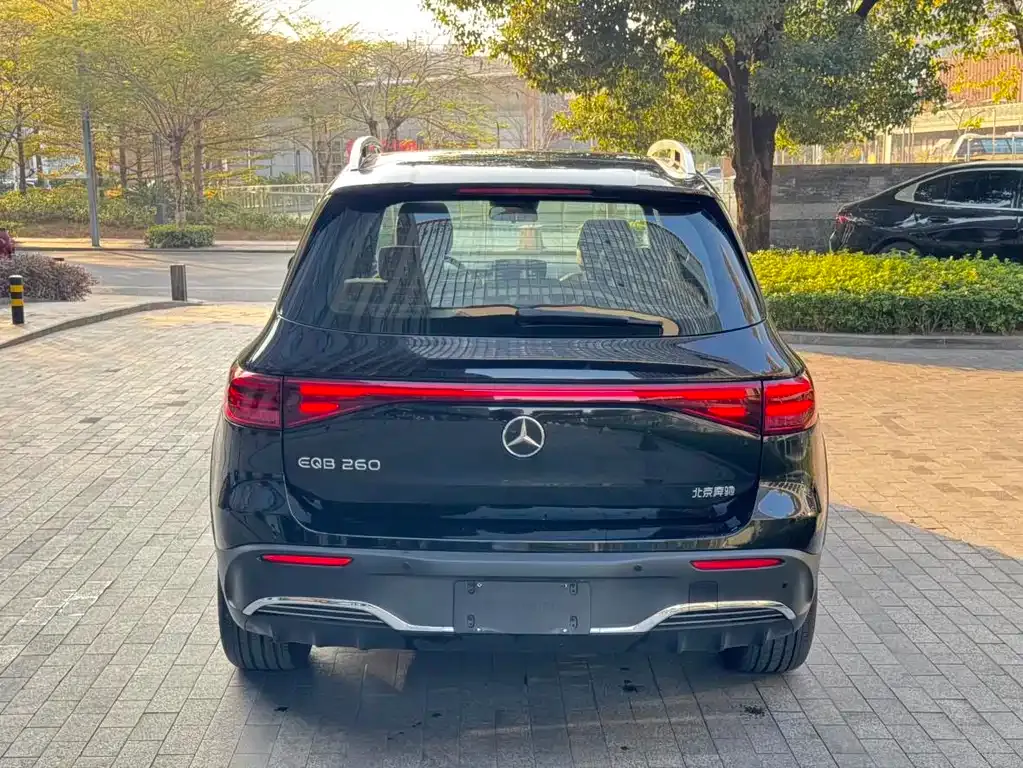 Mercedes-Benz EQB — фото 10