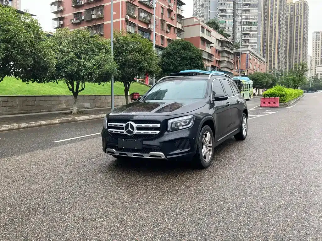 Mercedes-Benz GLB — фото 1