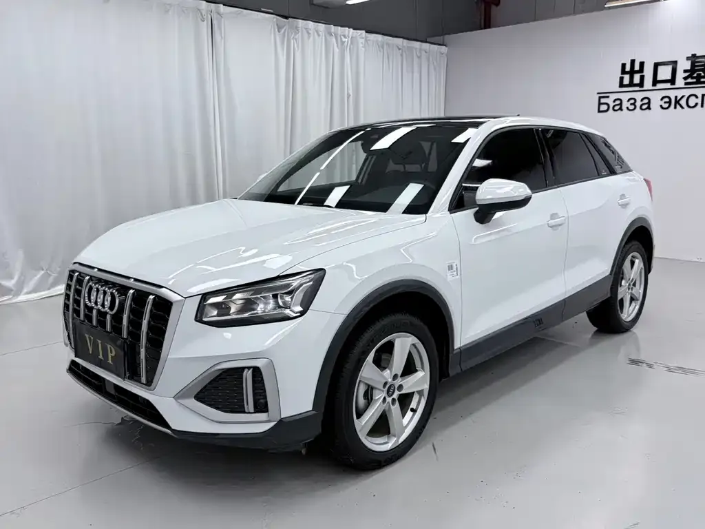 Audi Q2L — фото 1