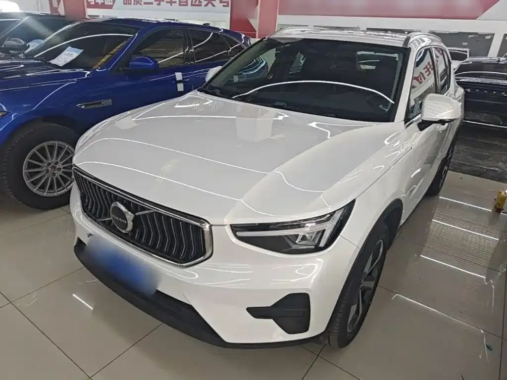 Volvo XC40 — фото 1