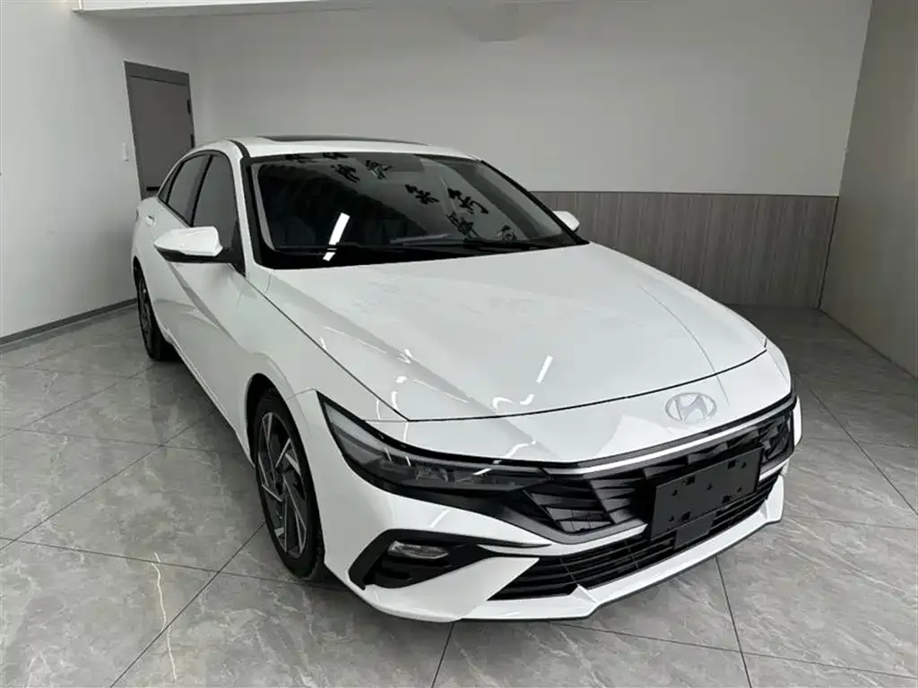 Hyundai Elantra — фото 7
