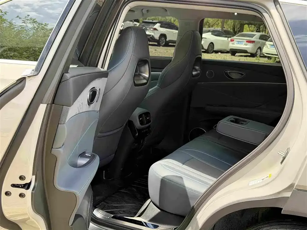 BYD Hiace 07 DM-i — фото 6