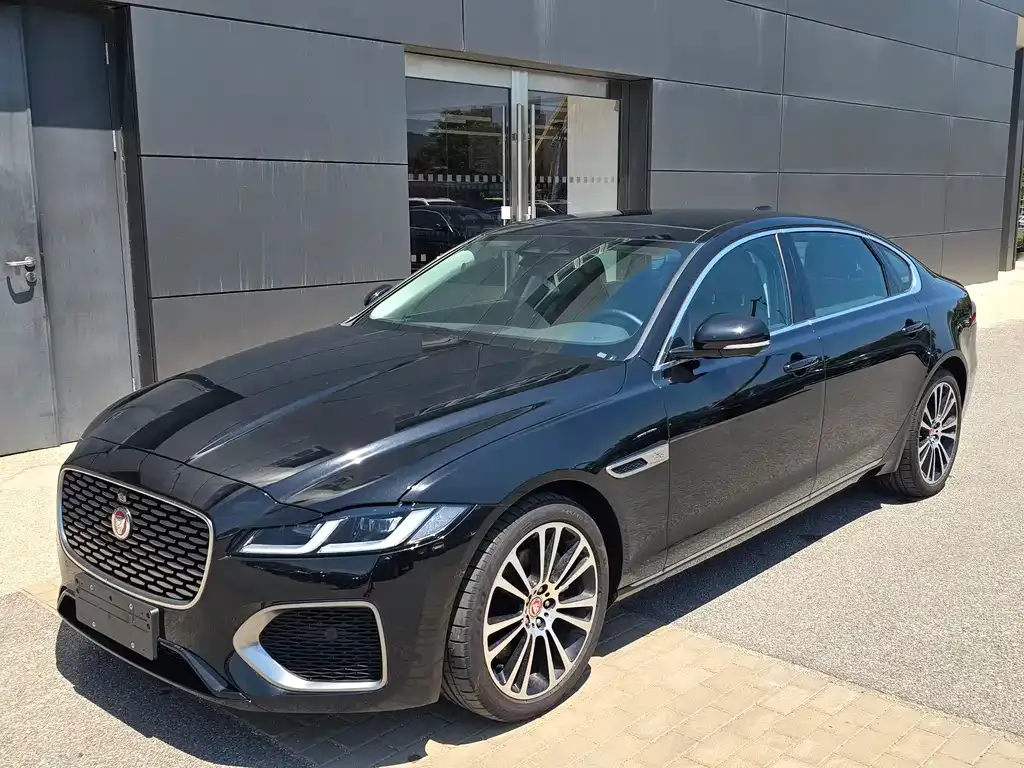 Jaguar XFL — фото 1
