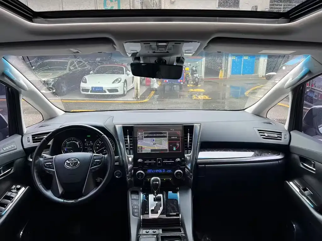 Toyota Vellfire — фото 3