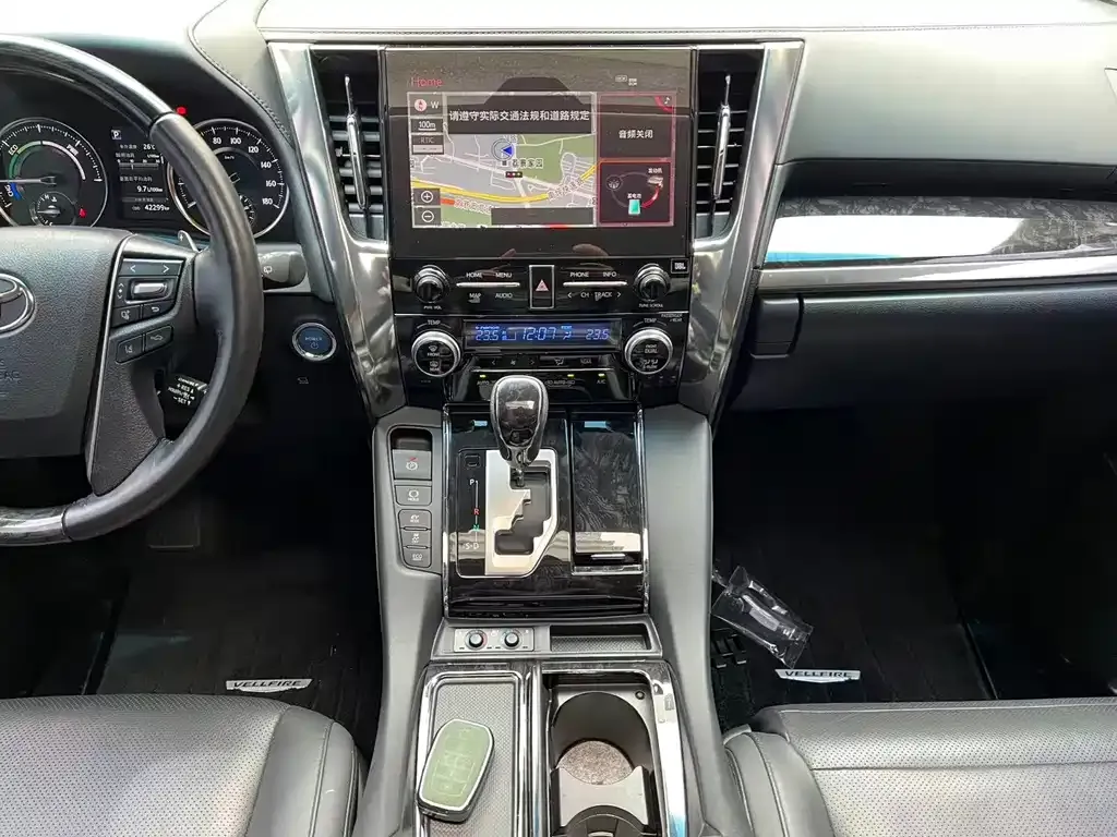 Toyota Vellfire — фото 5