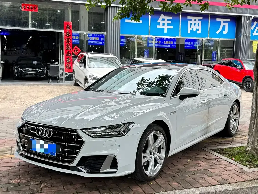 Audi A7L — фото 1