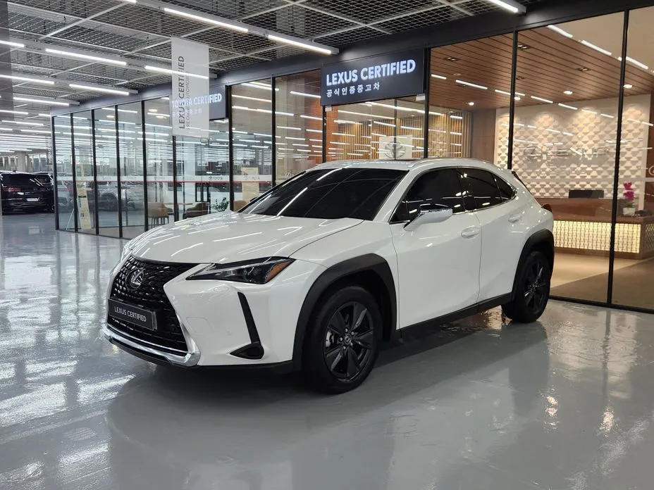 Lexus UX — фото 1