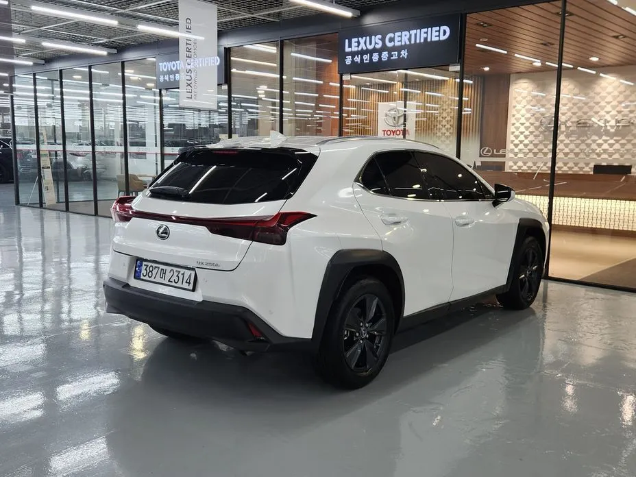 Lexus UX — фото 10