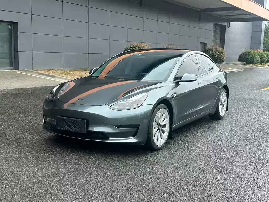 Tesla Model 3 — фото 1