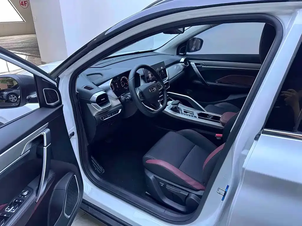 Geely Binyue — фото 10