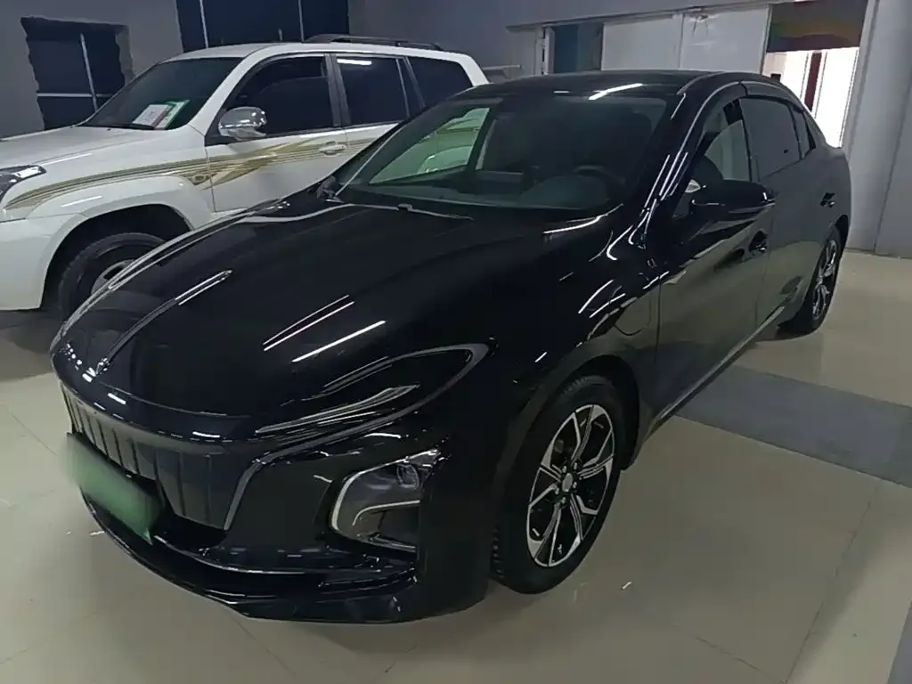 Hongqi E-QM5 — фото 1