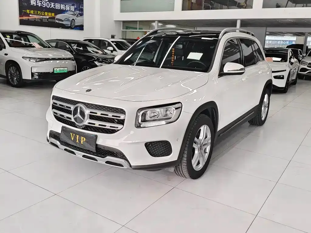 Mercedes-Benz GLB — фото 1