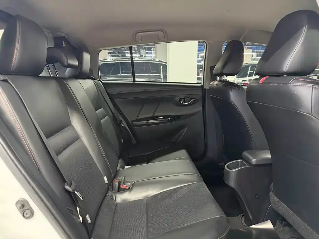 Toyota Yaris L — фото 2