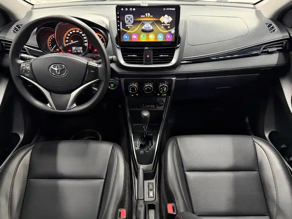 Toyota Yaris L — фото 5