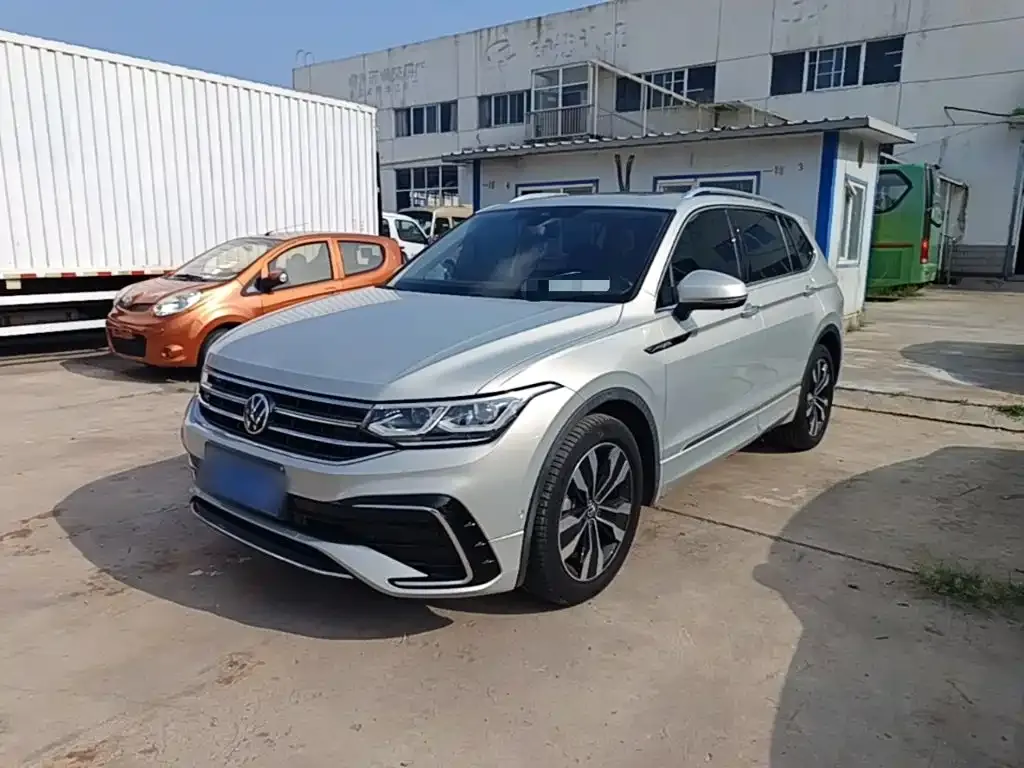 Volkswagen Tiguan L — фото 6