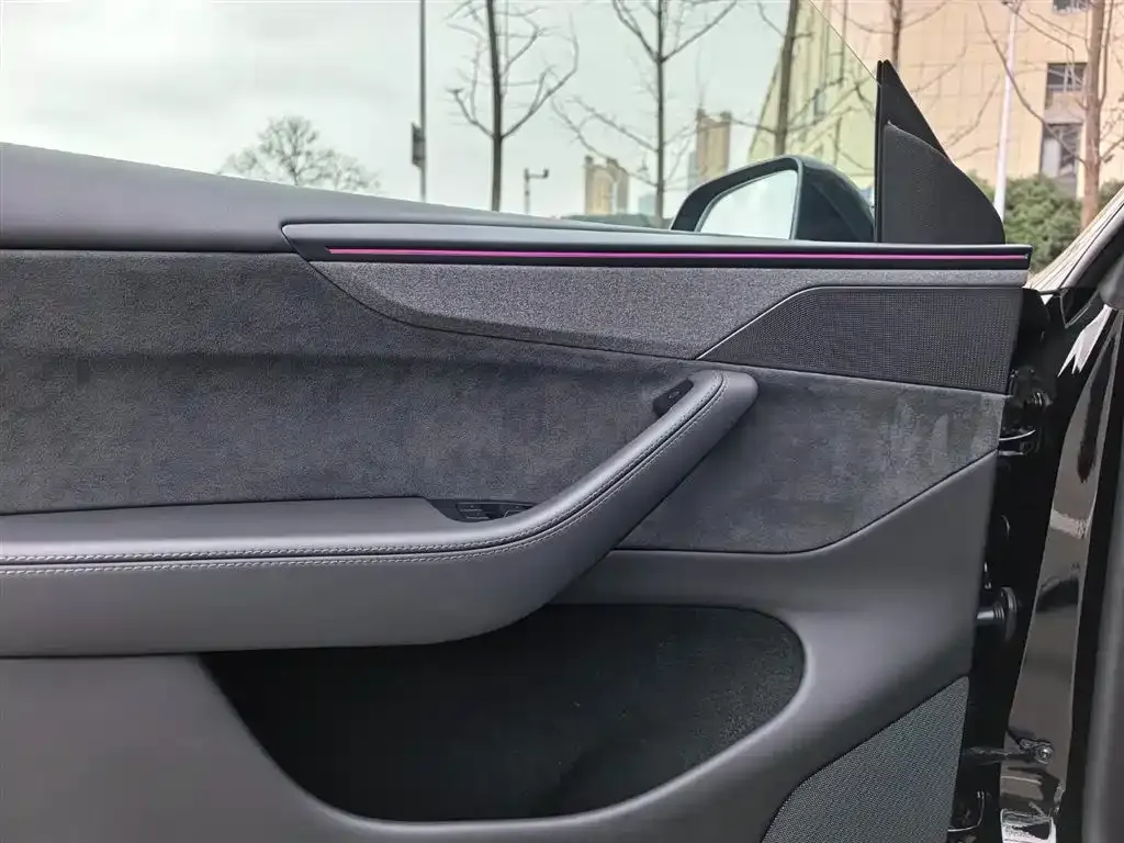Tesla Model Y L — фото 4