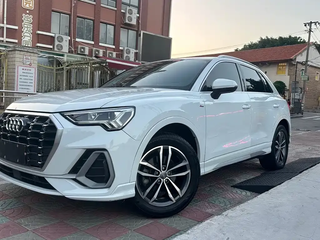 Audi Q3 — фото 1