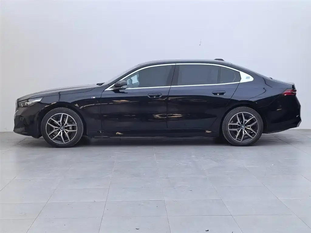 BMW i5 — фото 2