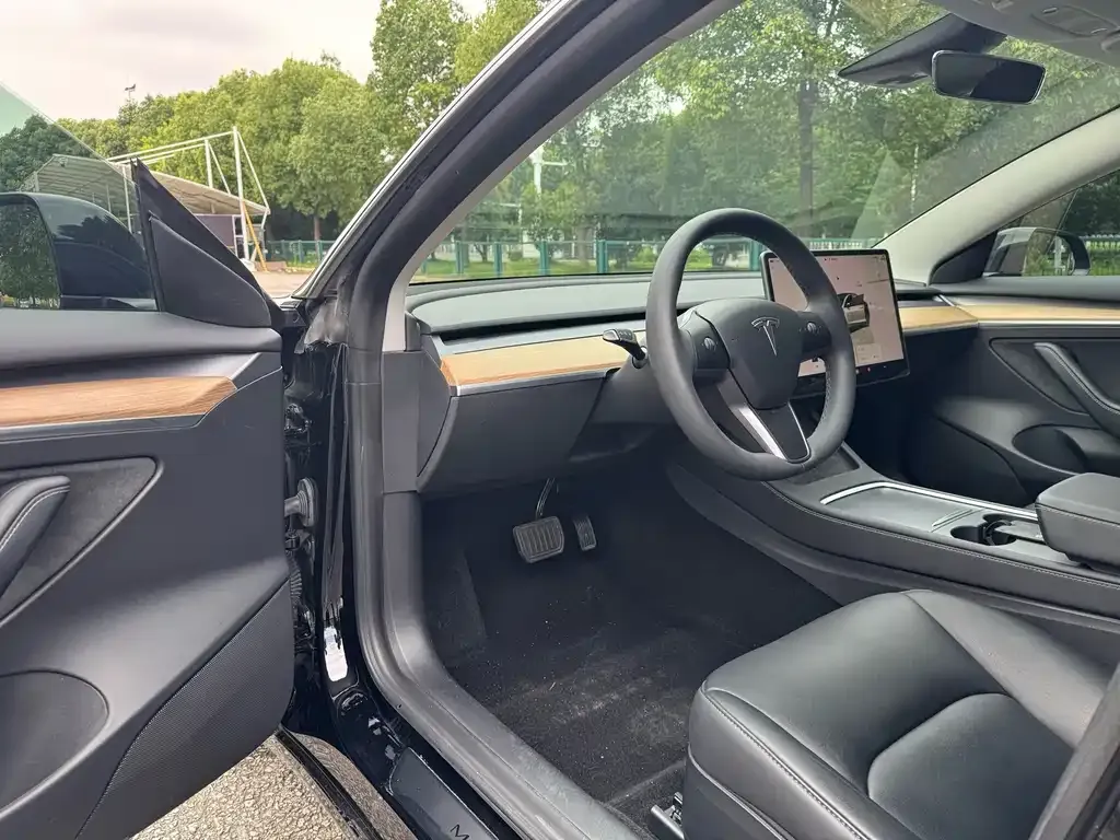 Tesla Model 3 — фото 5