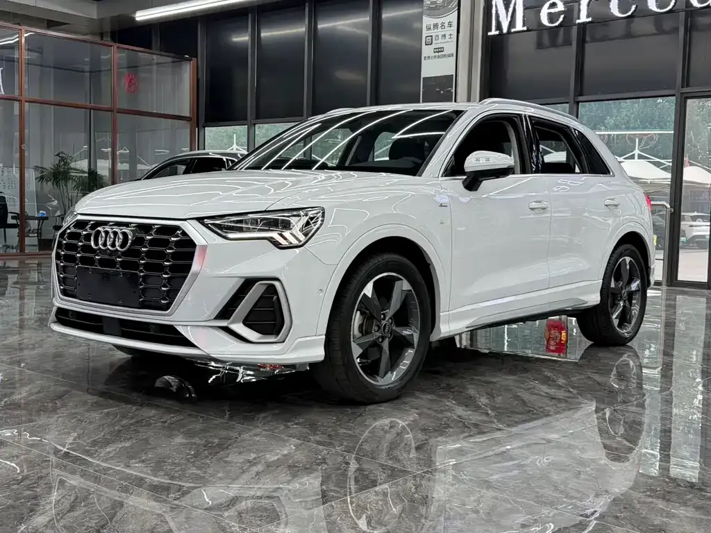Audi Q3 — фото 1