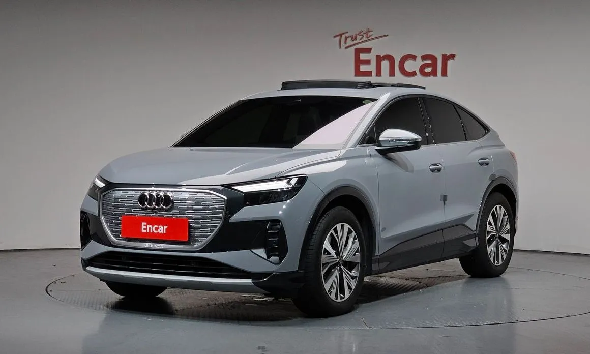 Audi Q4 e-tron — фото 1