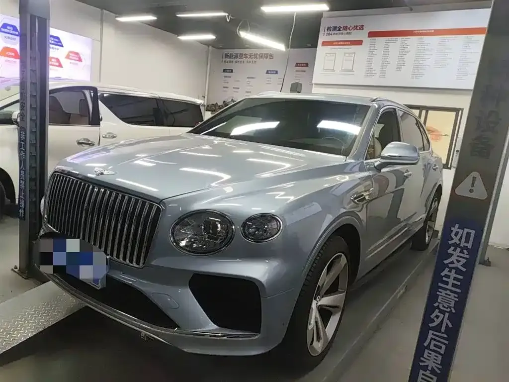 Bentley Bentayga — фото 1