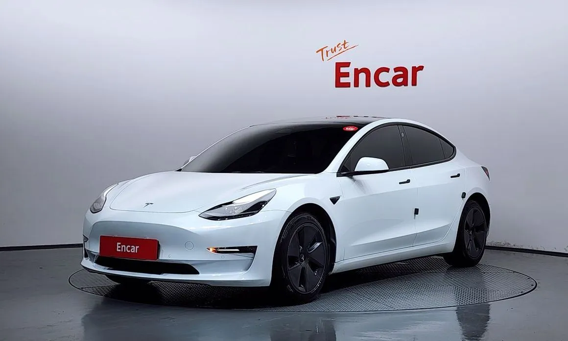 Tesla Model 3 — фото 1
